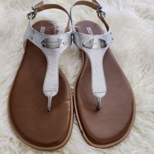 Size 10 women's Michael Kors thong sandals
